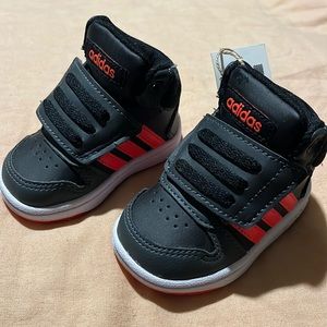 Adidas NWT Toddler hoops mid 2.0